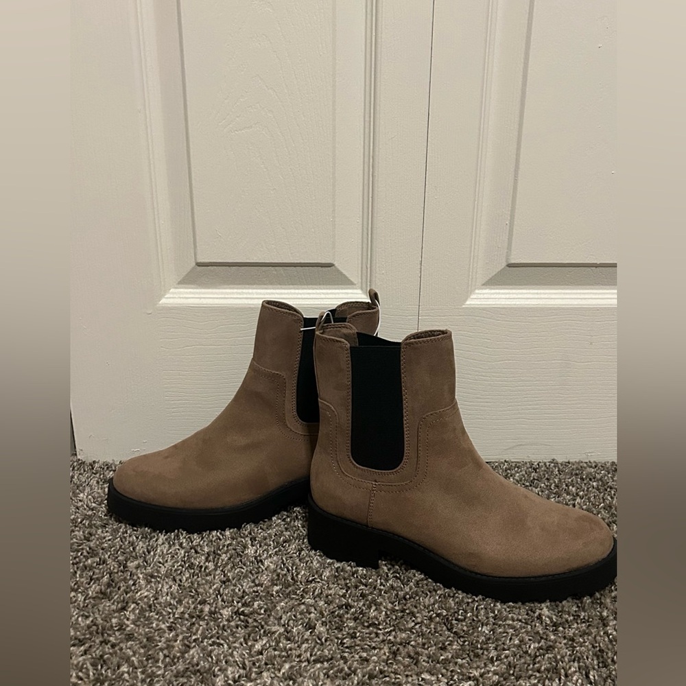 Suede boots size 8 1/2